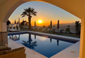 Villa Carmella has Balcony rooms