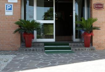 Art Hotel allows 18 year olds to book a room