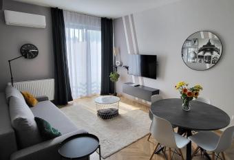 Dotis Apartman Tata allows 18 year olds to book a room