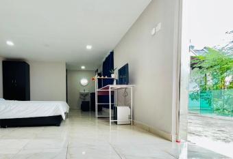 Rooftop Garden Cottage has Balcony rooms