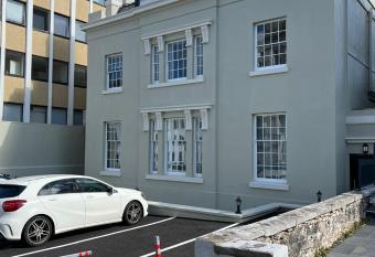 Lovely 1 Bed flat *FREE PARKING* Hoe/Barbican Plymouth allows 18 year olds to book a room
