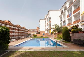 Los fresnos has Balcony rooms