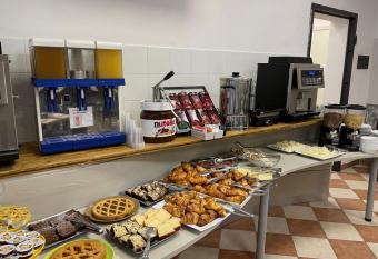 Amira Palace Hotel allows 18 year olds to book a room