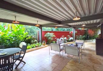 Ti-L  zarde allows 18 year olds to book a room