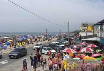 Wasaga Beach Cottage 2 has Balcony rooms