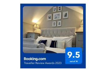 The Tower, 1 bed 1850 s Tiny House allows 18 year olds to book a room