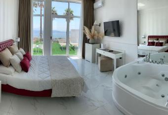 Gli Dei has Balcony rooms