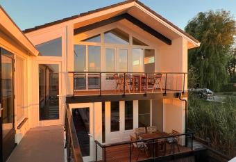 Plassenzicht Logies & Sloepverhuur has Balcony rooms