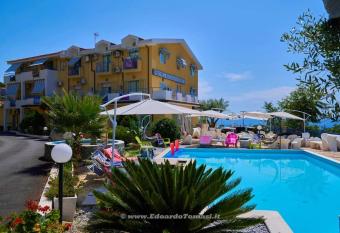 Hotel Piccolo Mondo has Balcony rooms