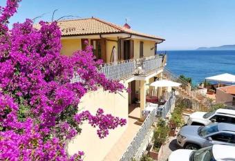 ELBA HOUSE N  23 has Balcony rooms