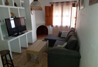 Apartamento Rey Melchor allows 18 year olds to book a room