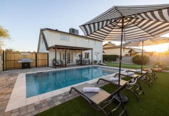 Scottsdale Valley Vista home has Balcony rooms