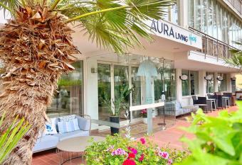 Aura Living Hotel has Balcony rooms