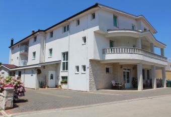 Pansion Nikica Kozina has Balcony rooms