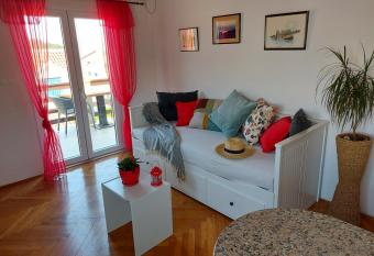 Apartmani   tambuk has Balcony rooms