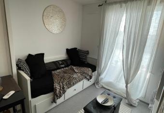 Moise allows 18 year olds to book a room