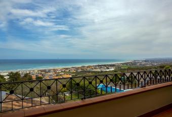 GIUVRA Panoramic House has Balcony rooms