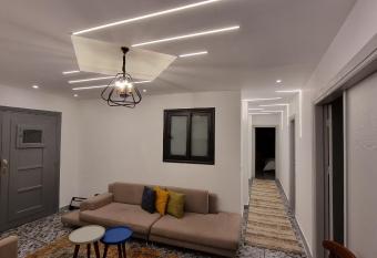 Alex Gate apartment - families only has rooms with a private hot tub