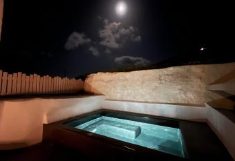 Episkopi Estate Cycladic Villas allows 18 year olds to book a room