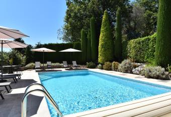 Terre d Orizon allows 18 year olds to book a room