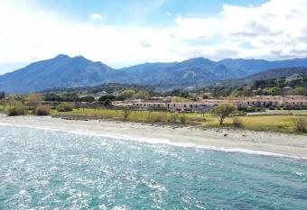 Mini villa chaleureuse avec vue mer imprenable has Balcony rooms