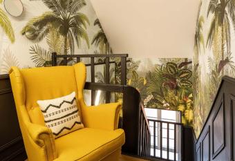 Maloca  Joffre allows 18 year olds to book a room