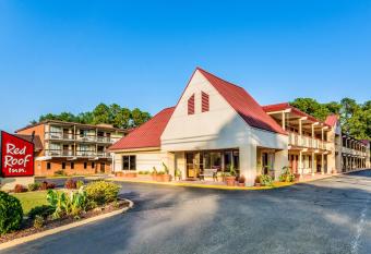 Red Roof Inn Williamsburg allows 18 year olds to book a room