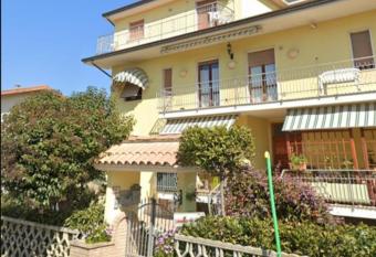 Glam House has Balcony rooms