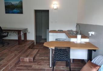 Studio cosy proche du volcan allows 18 year olds to book a room