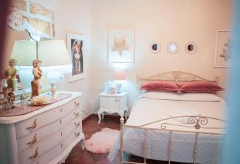 Casa Vacanze Terrasini Duomo has Balcony rooms