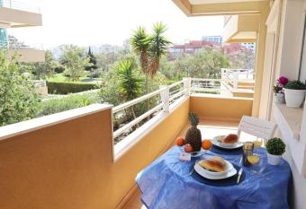 Rocha Estrela allows 18 year olds to book a room