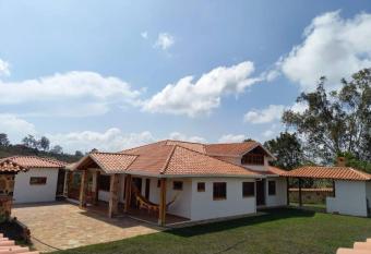 Linda casa campestre - Condominio Mesa de los Santos allows 18 year olds to book a room