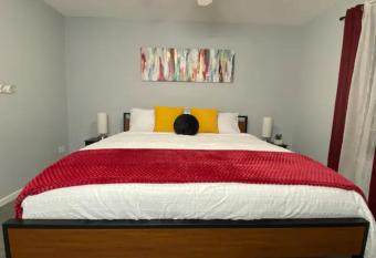 Roxybury wine, Spacious townhome, Firepit, Fenced Yard, Free parking has Balcony rooms