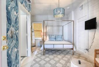 The Oleander Hotel Room 5 has Balcony rooms