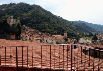 Breathe The Air of Dolceacqua has Balcony rooms