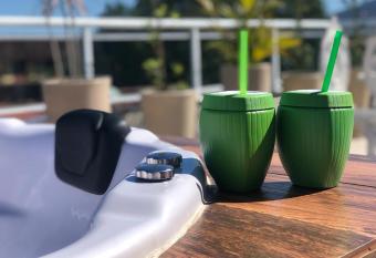 Loft Casa Feliz has rooms with a private hot tub