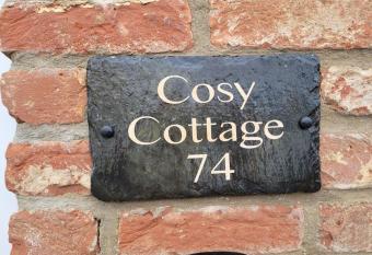 Cosy Cottage,The Paddock BARMSTON. NR BRIDLINGTON allows 18 year olds to book a room