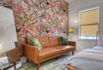 The Oleander Hotel Room 7 has Balcony rooms