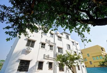 Hotel Grand Eden allows 18 year olds to book a room