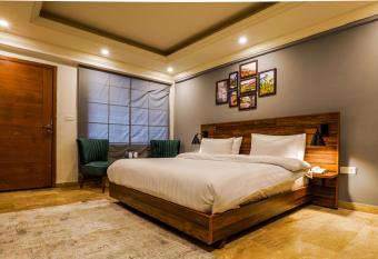 Roomy Junction, Murree has Balcony rooms