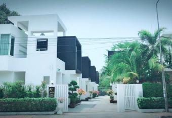 JJ RESORT (VILLA) has Balcony rooms