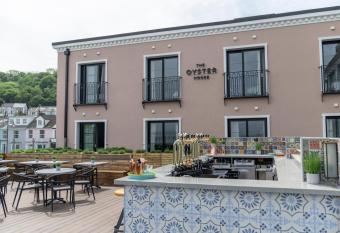 Oyster House has Balcony rooms