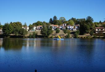 Village Le Chat 39 allows 18 year olds to book a room