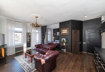 Retro Studio Old Town Apartment by Hostlovers allows 18 year olds to book a room