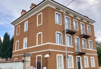 PALAZZO PROIETTI BILOCALE 5 allows 18 year olds to book a room