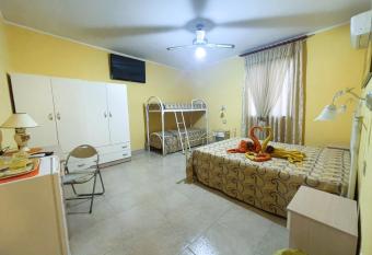 CASA VACANZA MERY has Balcony rooms