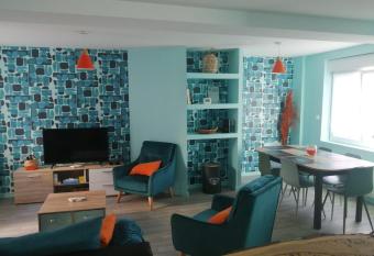 jolie maison centre ville d Etaples has Balcony rooms