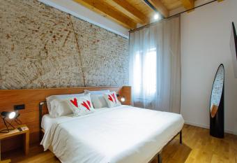 Dadi Home Camera 1 allows 18 year olds to book a room