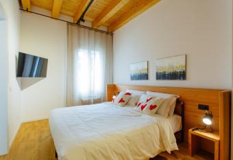 Dadi Home Camera 2 allows 18 year olds to book a room