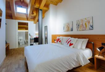 Dadi Home Camera 4 allows 18 year olds to book a room